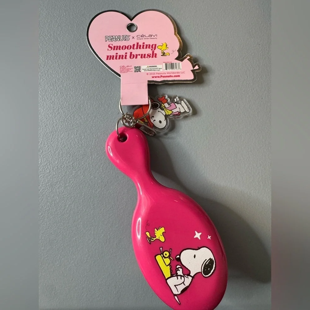 Peanuts x celavi Hot Pink smoothing Mini brush with Keychain